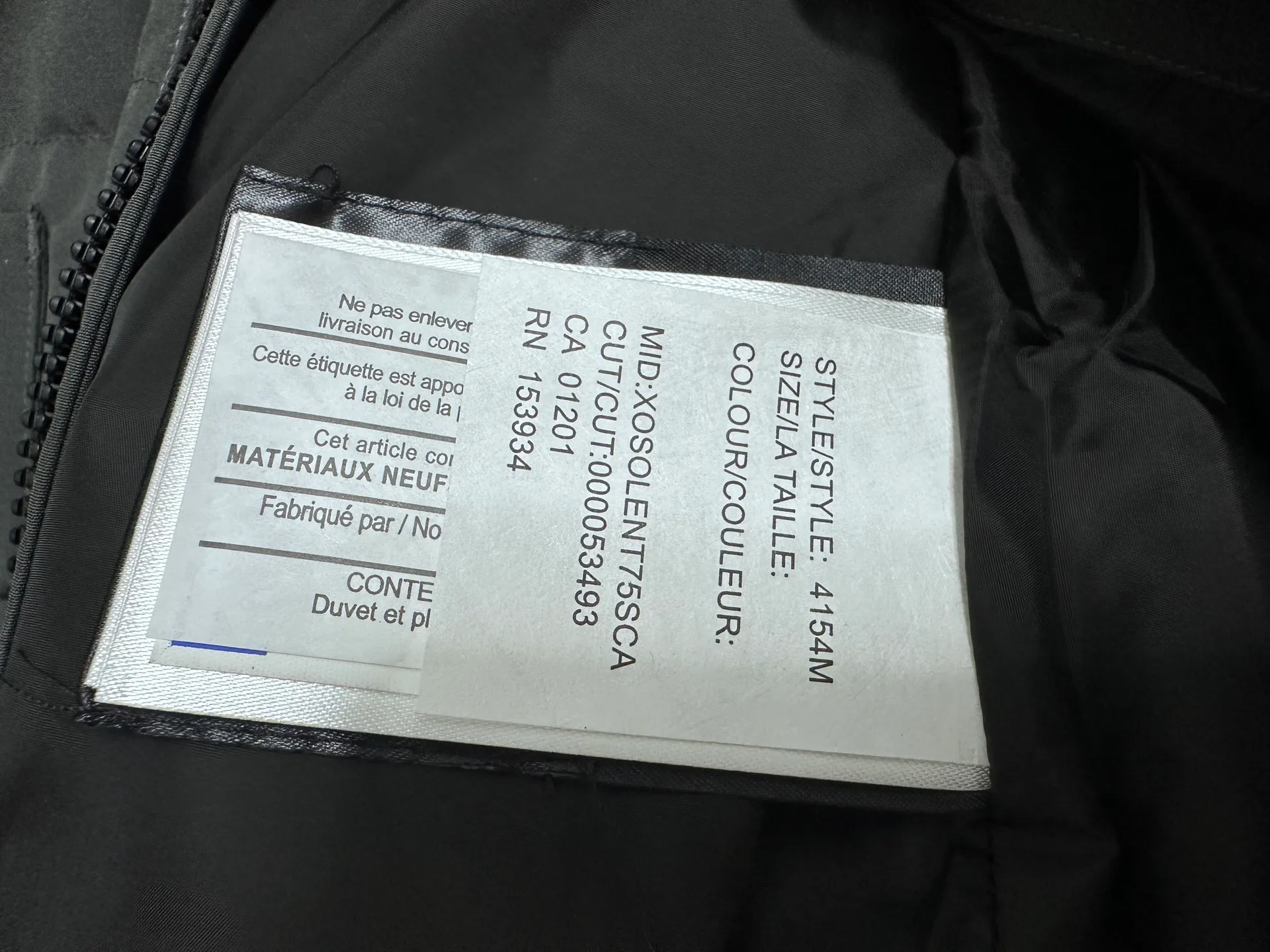 P360 [Canada Goose] Canada Goose #Freestyle Crew 4154M Men’s and Women’s Vest Down# ➖ Imported Behringer embroidery machine with customized 10,000-needle embroidery logo! ➖ Imported 21-count polyester-cotton blended original fabric, using Feather-Light 10D waterproof coating fabric, made of 84.5% polyester fiber and 15.5% cotton, 100% the best feel in the entire network! ➖ The genuine official website uses the national standard 80 white duck down, and will never be misled by false claims such as 90 down or goose down! ➖ 100% nylon nylon lining with double double-layer sealing design to prevent velvet from running away. Top-grade polar fleece is used in the collar and pockets to keep warm and comfortable! ➖ Yoshida YKK provides original custom-made electroplated sliders. YKK two-way lockable zippers are tight and smooth and will not peel off paint! ➖ 3M composite original Velcro is durable, and all accessories and hardware are disassembled and customized! ⛔No slander, no exaggeration, no need for too much copywriting, because it is focused, it is professional!  SIZE: XS S M L XL XXL
